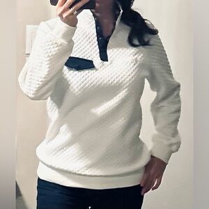 Merokeety Women’s White Quilted Snap-Collar Sweatshirt with Navy Accents